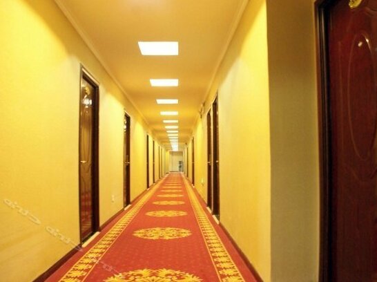 Golden Phoenix Business Hotel - Photo4