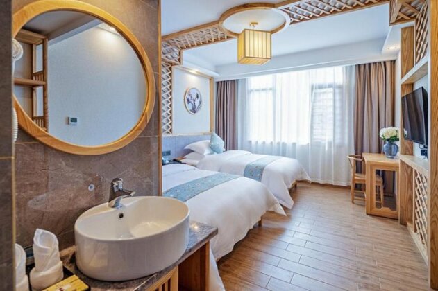 Baofeng Lake Inn - Photo2