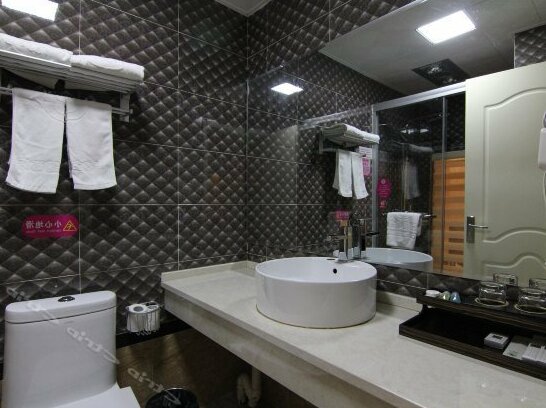 Fashion Theme Hotel - Photo4