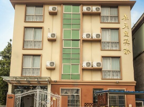 Hotel in spring - Photo2