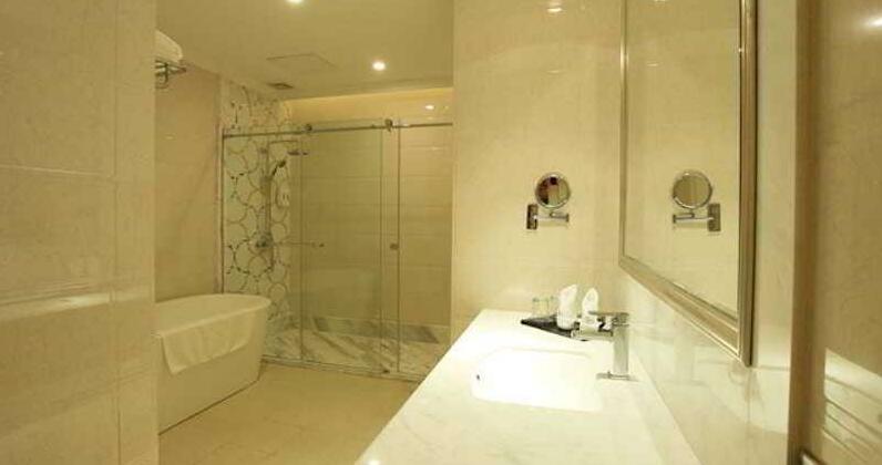 Global No 1 Hotel Zhuhai - Photo5