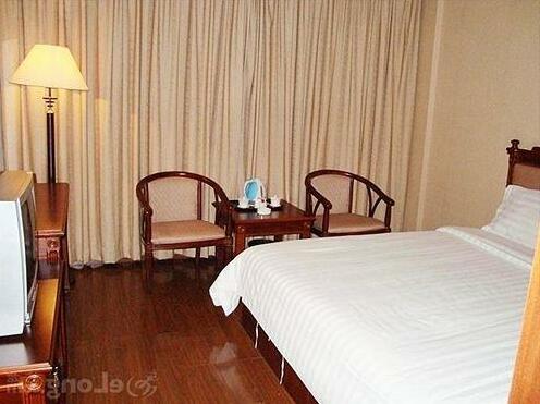 Gold Taizi Hotel - Photo2