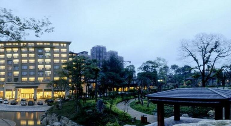 Tan Mu Lin Celebrity City Hotel