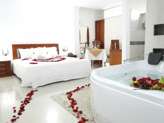 Hotel Verano Plaza - Photo2