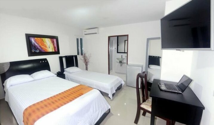Hotel Intersuites - Photo4