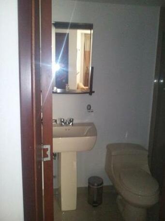 Hotel Cuarta Avenida - Photo3