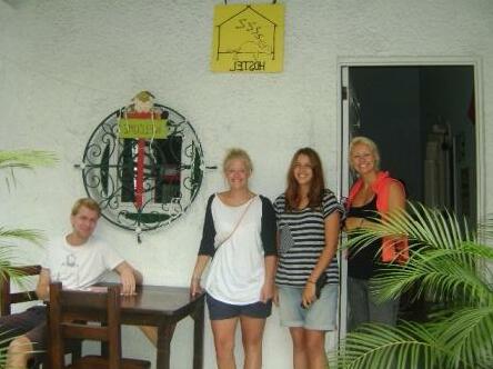 The Pelican Larry Hostel - Photo3