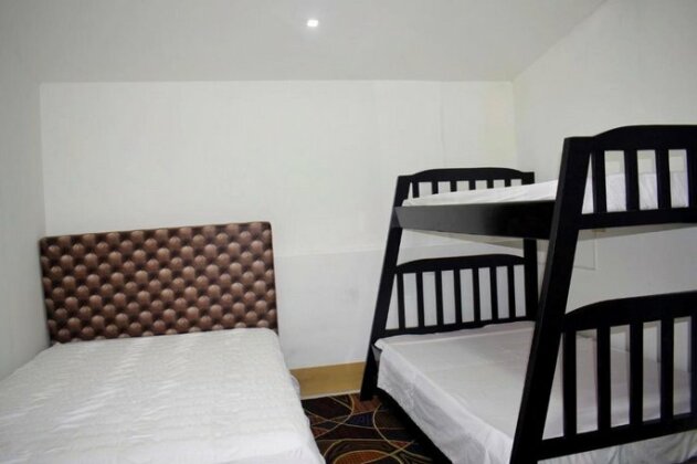 Hotel Yellow - Photo4