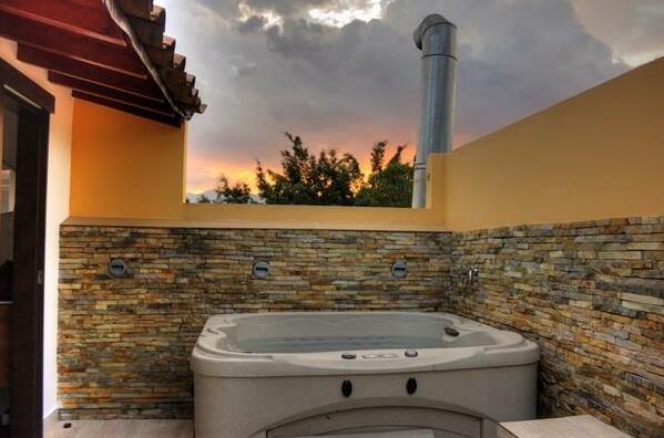 JW Suite Hot Tub Parque Lleras - Photo3