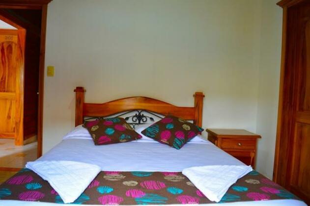 Hostal Valle De Las Camelias - Photo4