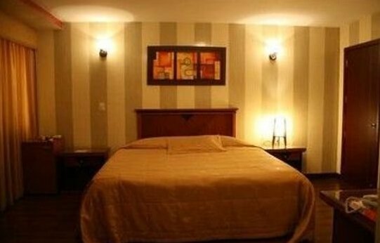 Hotel Imperio Real - Photo2
