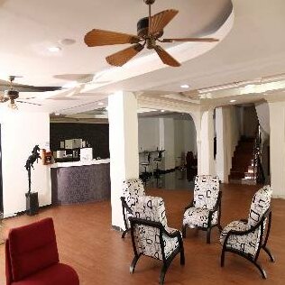 Top Deck Hotel - Photo2