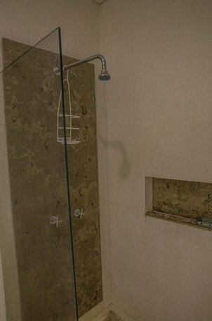 Stunning Studio w/Private Jacuzzi and Pool - Photo5