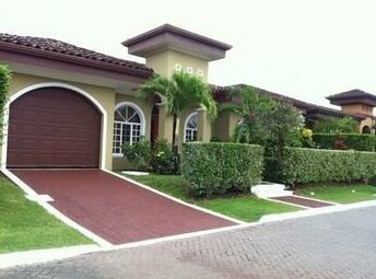 Gated Community Walk To The Beach Pool By Redawning