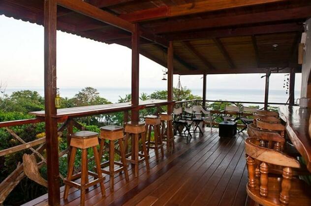 Lookout Inn Beach Rain-forest Eco Lodge - Photo3