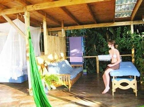 Lookout Inn Beach Rain-forest Eco Lodge - Photo4