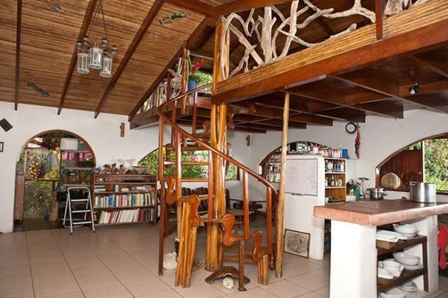 Lookout Inn Beach Rain-forest Eco Lodge - Photo5