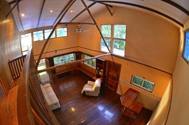Poor Man's Paradise Lodge - Photo3