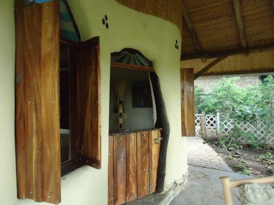 Hobbit Cob Cottage - Photo4