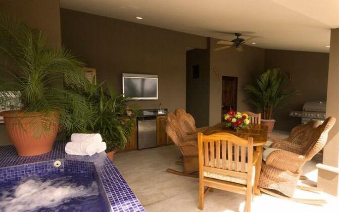 Monaco Condominiums - Photo5