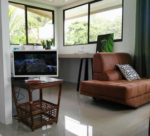 Charlie's Jungle House - Photo4