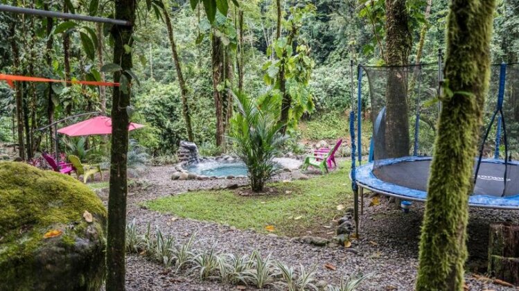 Rainforest Riverfront Yurt with Pool and Waterfalls - Photo4