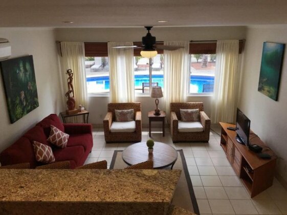 Walk everywhere 2Bed 2Bath Condo - Photo2