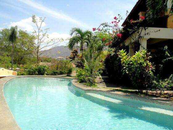 Tropical Gardens Suites and Apartments - Photo4