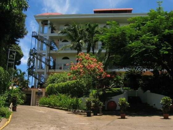 La Mariposa Hotel