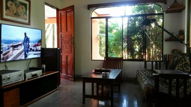 Embasy House - Photo2