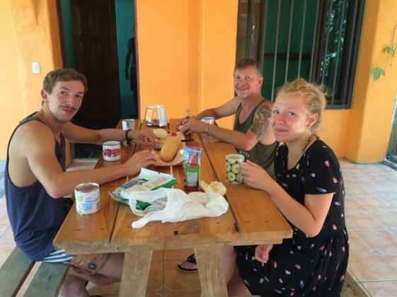 Lunas Hostel - Photo2