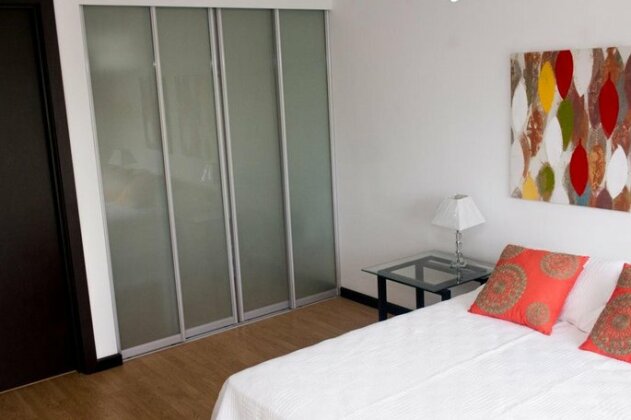 Charming Two Bedroom with River view - Photo4