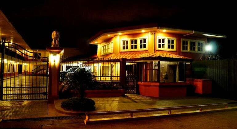 Prado Inn & Suites