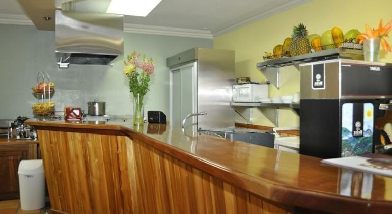 Prado Inn & Suites - Photo3