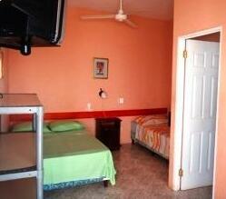 FT's Tamarindo Cabinas - Photo2