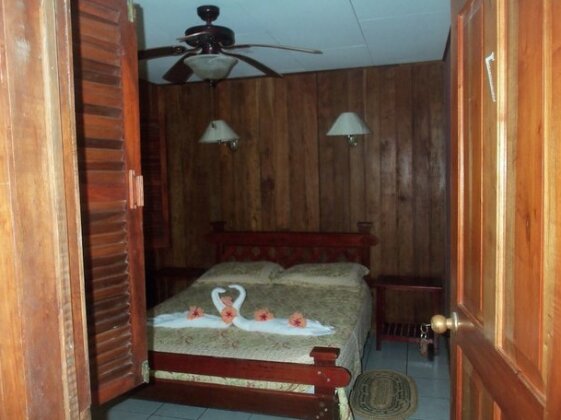 Miss Junies Lodge - Photo3