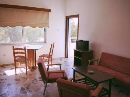 Empress Hotel Apartments - Photo2