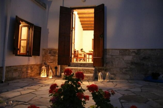 Charoullas Traditional Mansion - Photo4