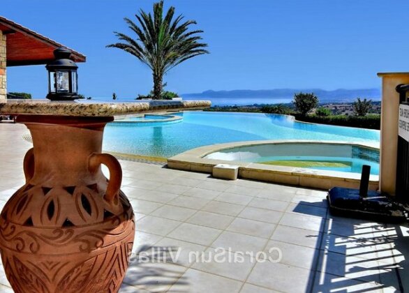 ELITE Villa Amazing Pool and Garden - Photo3
