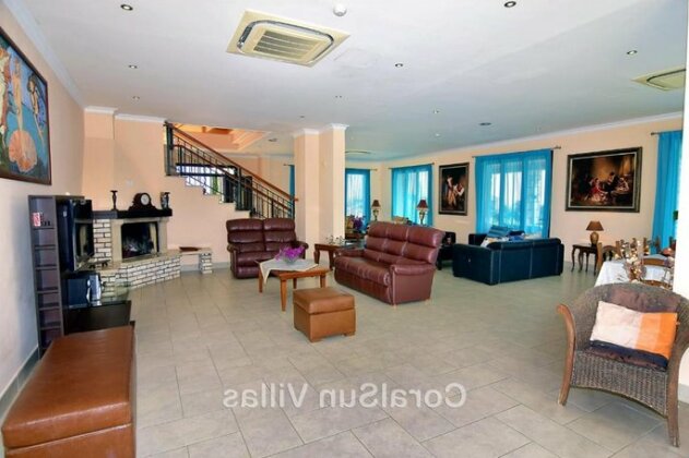 ELITE Villa Amazing Pool and Garden - Photo5