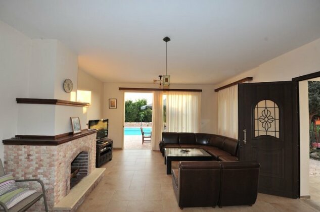 Jaime Villa Cyprus - Photo3