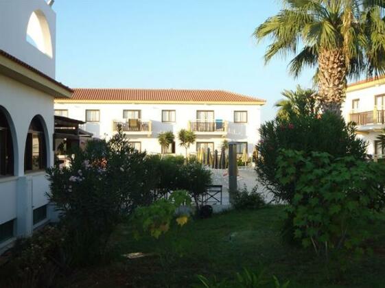 Cosmelenia Hotel Apartments - Photo2