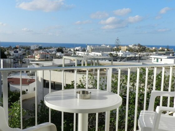 Elenapa Holiday Apartments - Photo2