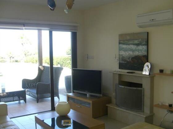 Ionion Beachfront Villa - Photo4