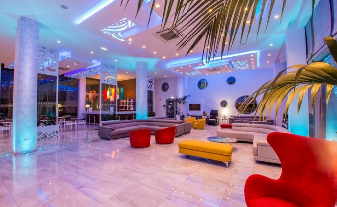 Nicholas Color Hotel - Photo4