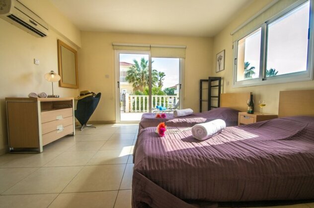 Nissi Sand Dreams - Photo2