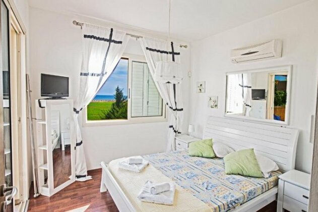 Sunny Coast Villa - Photo2