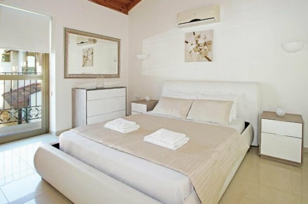 Villa Bridgit