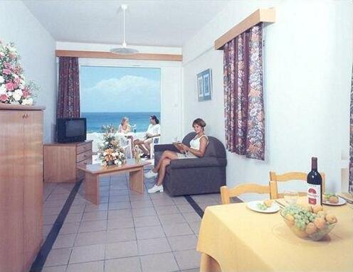 Corallia Beach Hotel Apartments - Photo3