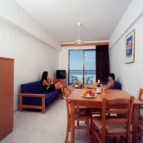 Corallia Beach Hotel Apartments - Photo4